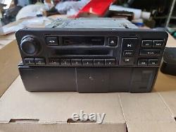 Range Rover P38 Alpine Stereo With Code And CD Changer. Xqd101550lnf. Xqe100240